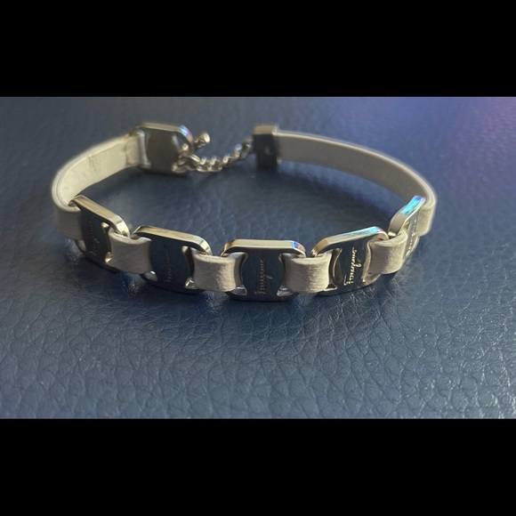 Salvatore Ferragamo Women’s Bracelet - Picture 11 of 14
